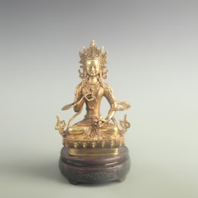 A FINE GILDED BRONZE VAJRASATTVA STATUE