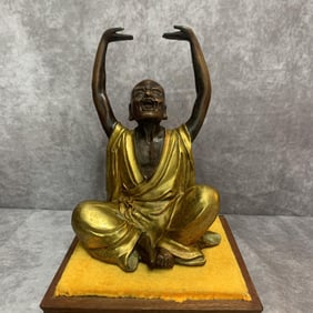 A FINE BRONZE LU HAN STATUE