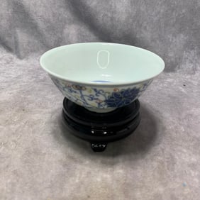 SMALL FAMILLE-ROSE LOTUS PATTERN BOWL