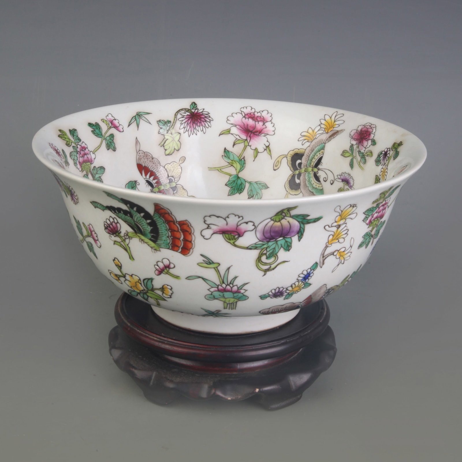 FAMILLE ROSE BIRD AND FLOWER PATTERN PORCELAIN BOWL: Qing Dynasty Qian Long Period; Diameter: 8.5 inch; High: 3.8 inch;