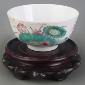 FAMILLE ROSE FLOWER AND BIRD PATTERN BOWL