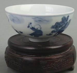 BLUE AND WHITE FIGURE SMALL PORCELAIN BOWL