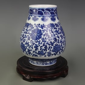 BLUE-AND-WHITE FLOWER PATTERN PORCELAIN VASE