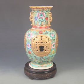 A FINE FAMILLE ROSE GLAZED INNER REVOLVING PORCELAIN VASE