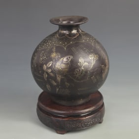 LACQUER AND GILT WOODEN VASE WITH ‘PROSPERITY AND LONGEVITY’ DESIGN