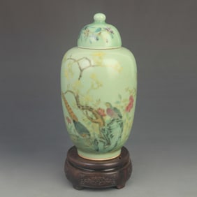 FAMILLE ROSE GLAZED LIGHT GREEN PHOENIX PATTERN VASE WITH JAR