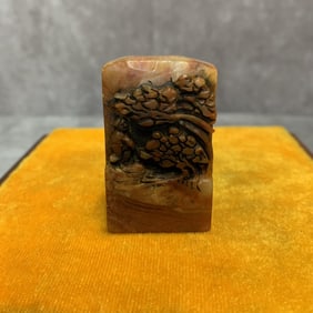 A FINE CARVED SHOUSHAN STONE SEAL