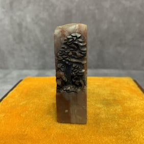 A FINE CARVED SHOUSHAN STONE SEAL