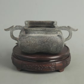 A FINE BRONZE SQUARE INCENSE BURNER