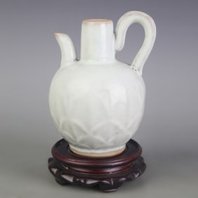CELADON COLOR GLAZED PORCELAIN EWER