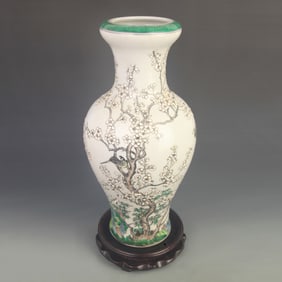 LARGE FAMILLE ROSE FLORAL AND MAGIE PATTERN PORCELAIN VASE