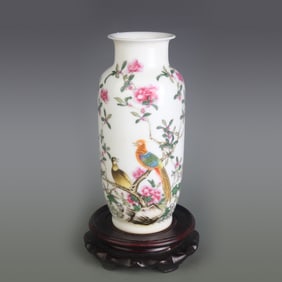 FAMILLE ROSE FLOWER AND BIRD PATTERN PORCELAIN VASE