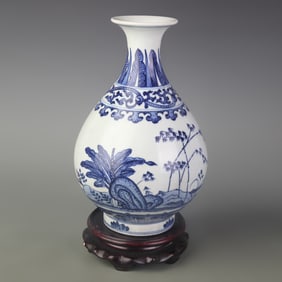 BLUE AND WHITE FLORAL PATTERN YU HU CHUN STYLE PORCELAIN VASE