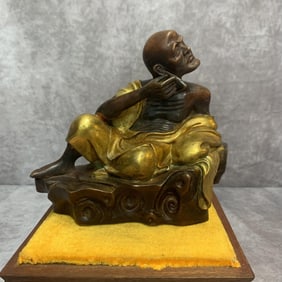 A FINE BRONZE LU HAN STATUE