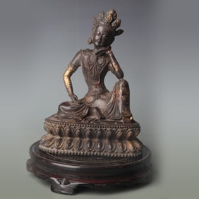 A FINE BRONZE AVALOKITESHVARA (GODDESS OF MERCY) STATUE