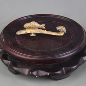 A FINE GILT BRONZE BELT HOOK
