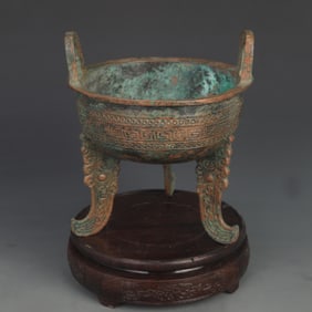 ANTIQUE-STYLE BRONZE DING WITH FLAT FEET, DOUBLE HANDLES, AND INSCRIPTION