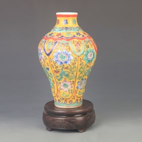 YELLOW GROUND FAMILLE ROSE FLORAL APPRECIATION VASE