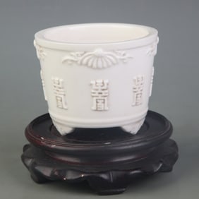DEHUA WHITE PORCELAIN ROUND-MOUTHED TRIPOD CENSER