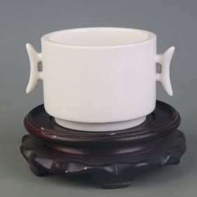 DEHUA WHITE PORCELAIN DOUBLE-HANDLED ROUND-FOOT CENSER