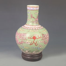 CELADON GROUND HEAVENLY GLOBE VASE WITH DRAGON PATTERN