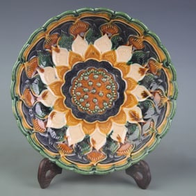SANCAI GLAZED FLORAL PATTERN PORCELAIN PLATE