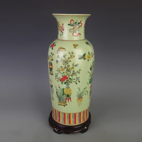 FAMILLE ROSE GREEN GROUND FLOWER AND BIRD APPRECIATION PORCELAIN VASE