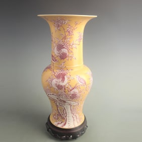 YELLOW-GROUND POMEGRANATE FLOWER PAINTED FLOWER VASE