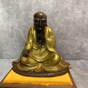 A FINE BRONZE LU HAN STATUE