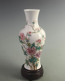 FAMILLE ROSE PEONY AND FLOWERING PATTERN GUANYIN STYLE PORCELAIN VASE