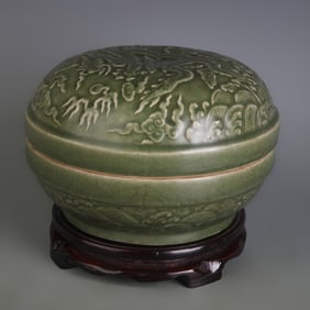 LONGQUAN KILN CARVED DRAGON PATTERN PORCELAIN BOX