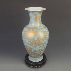 FAMILLE ROSE APPRECIATION VASE WITH LIGHT GREEN GROUND AND DRAGON PATTERN