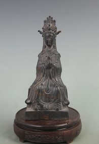 A FINE BRONZE GUANYIN STATUE