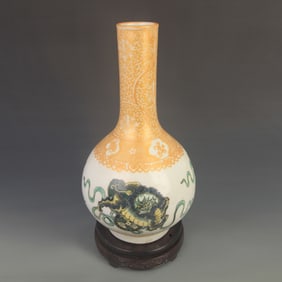 FAMILLE ROSE “LION PATTERN?? TIAN QIU STYLE PORCELAIN VASE