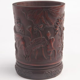 A FINE BAMBOO MADE FINELY CARVED CALLIGRAPHY PEN HOLDER