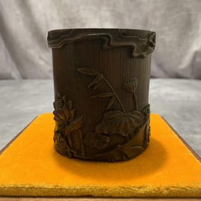 A FINELY CARVED BOXWOOD MADE PEN HOLDER