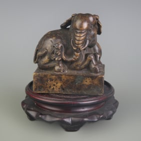 A FINE BRONZE ELEPHANT-SHAPED SEAL