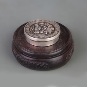 A FINE WHITE BRONZE INK PASTE BOX