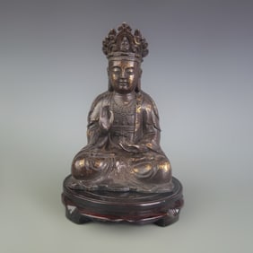 A FINE BRONZE SEATED GUANYIN FIGURE
