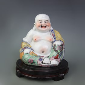 A FINE FAMILLE ROSE GLAZED MAITREYA BUDDHA STATUE