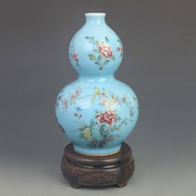 FAMILLE ROSE BLUE GROUND FLORAL GOURD VASE