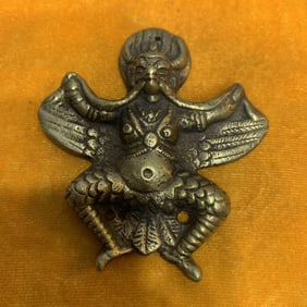 A FINE TIBETAN BUDDHISM BRONZE PENDANT