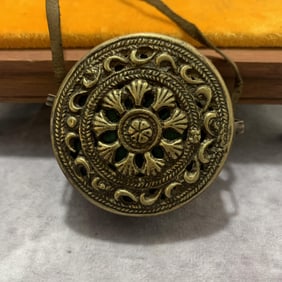 A FINE TIBETAN BUDDHISM BRONZE MADE PENDANT