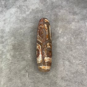 A FINE TIBETIAN TIAN ZHI PENDANT