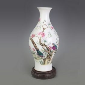 FAMILLE ROSE VASE WITH FLOWER AND BIRD DESIGN