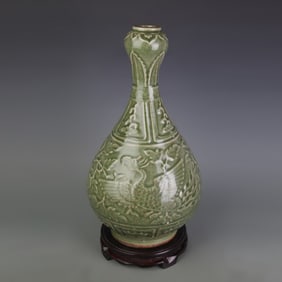 LONGQUAN KILN CARVED FLOWER AND BIRD PATTERN GARLIC HEAD STYLE VASE