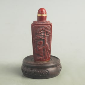 A FINE CARVED LACQUER CHARACTER PATTERN SNUFF BOTTLE