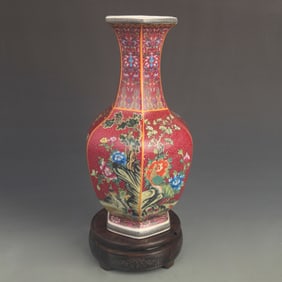 A FINE FAMILLE ROSE RED GLAZED FLOWER PATTERN SIX SIDE VASE