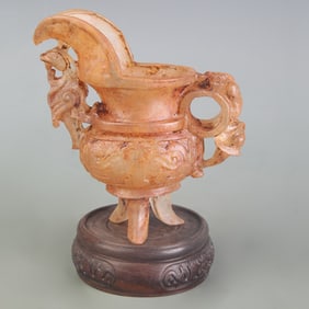 A FINELY CARVED CRYSTAL GOBLET CUP