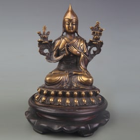 A FINE TSONGKHAPA BUDDHA STATUE